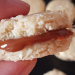 Alfajores de maicena y coco